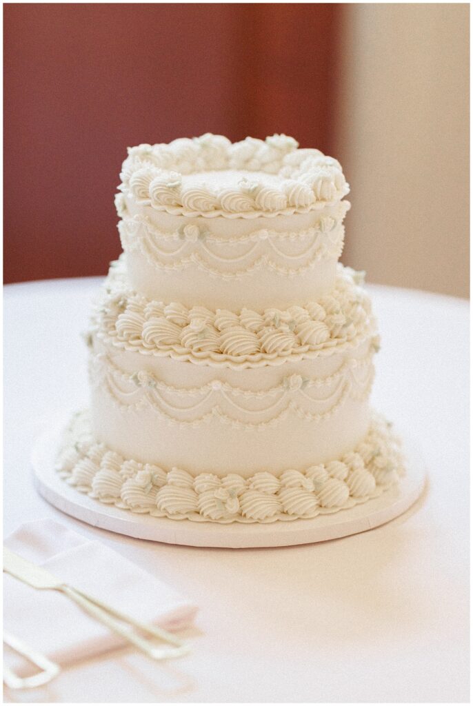 Vintage wedding cake from Buttercream Boston.